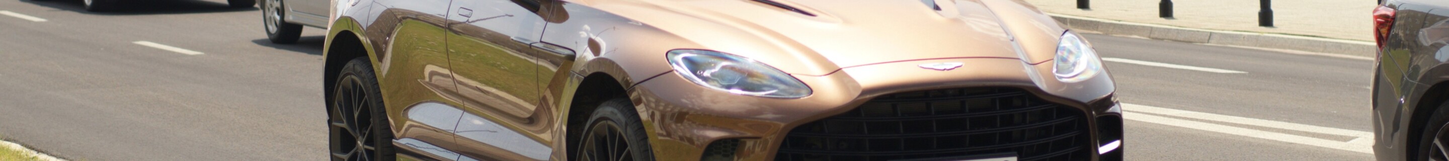 Aston Martin DBX707