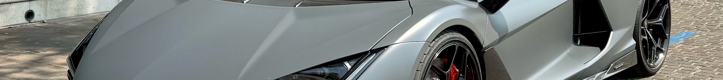 Lamborghini Revuelto