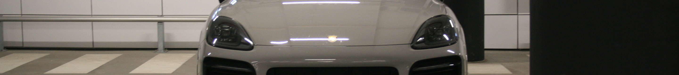 Porsche 9YA Cayenne GTS