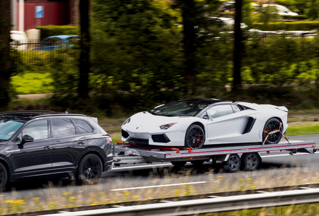 Lamborghini Aventador LP700-4 Roadster