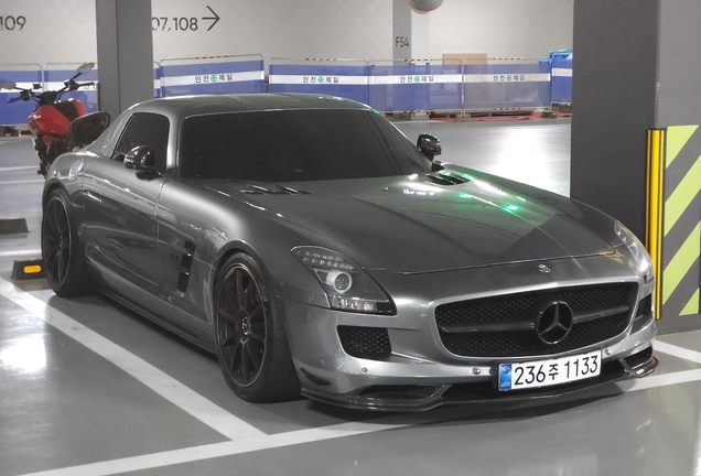 Mercedes-Benz SLS AMG