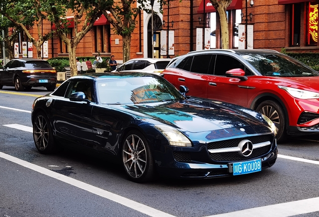 Mercedes-Benz SLS AMG