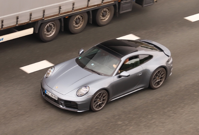 Porsche 992 Carrera 4 GTS