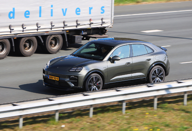 Porsche Macan EV Turbo