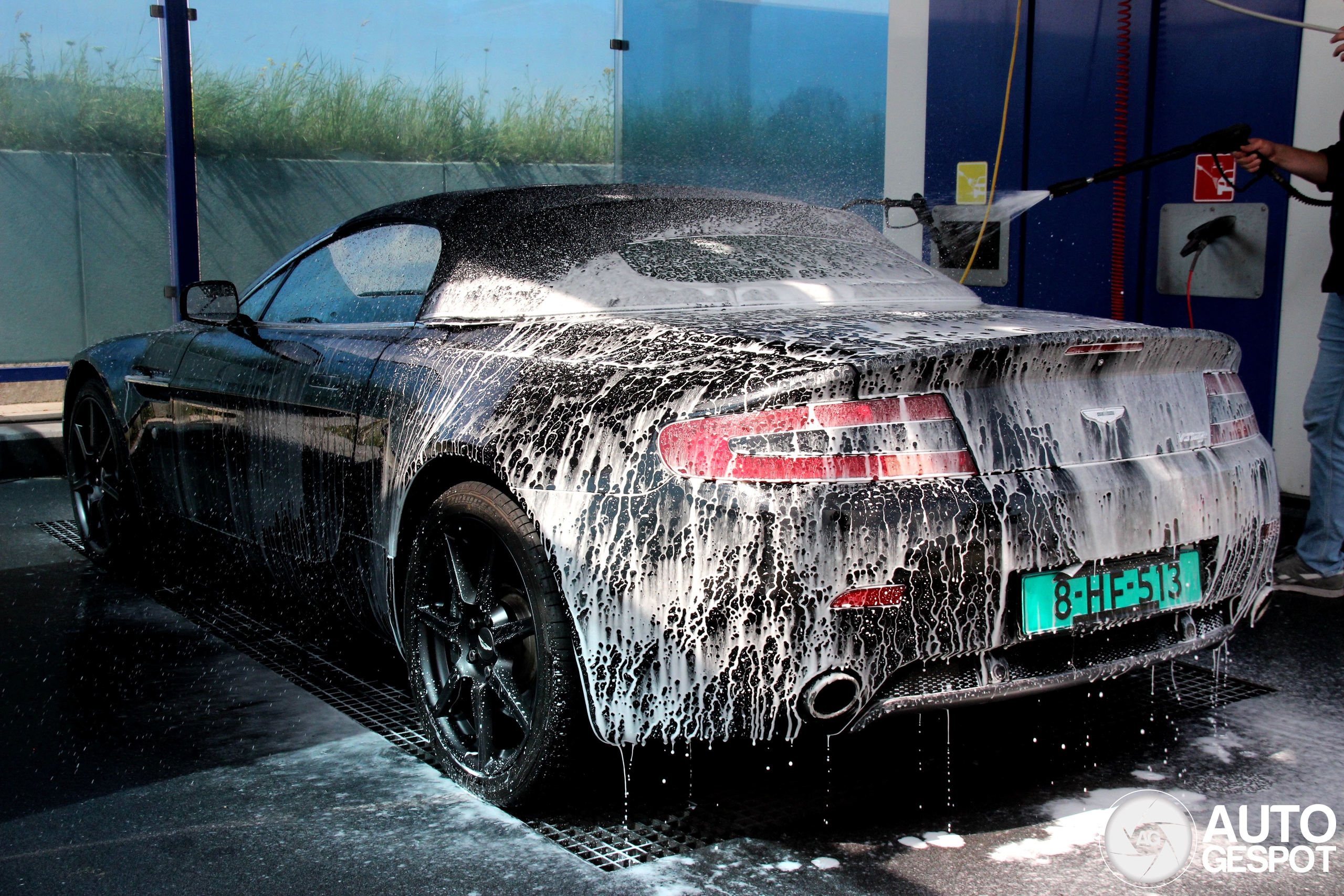 Aston Martin V8 Vantage Roadster