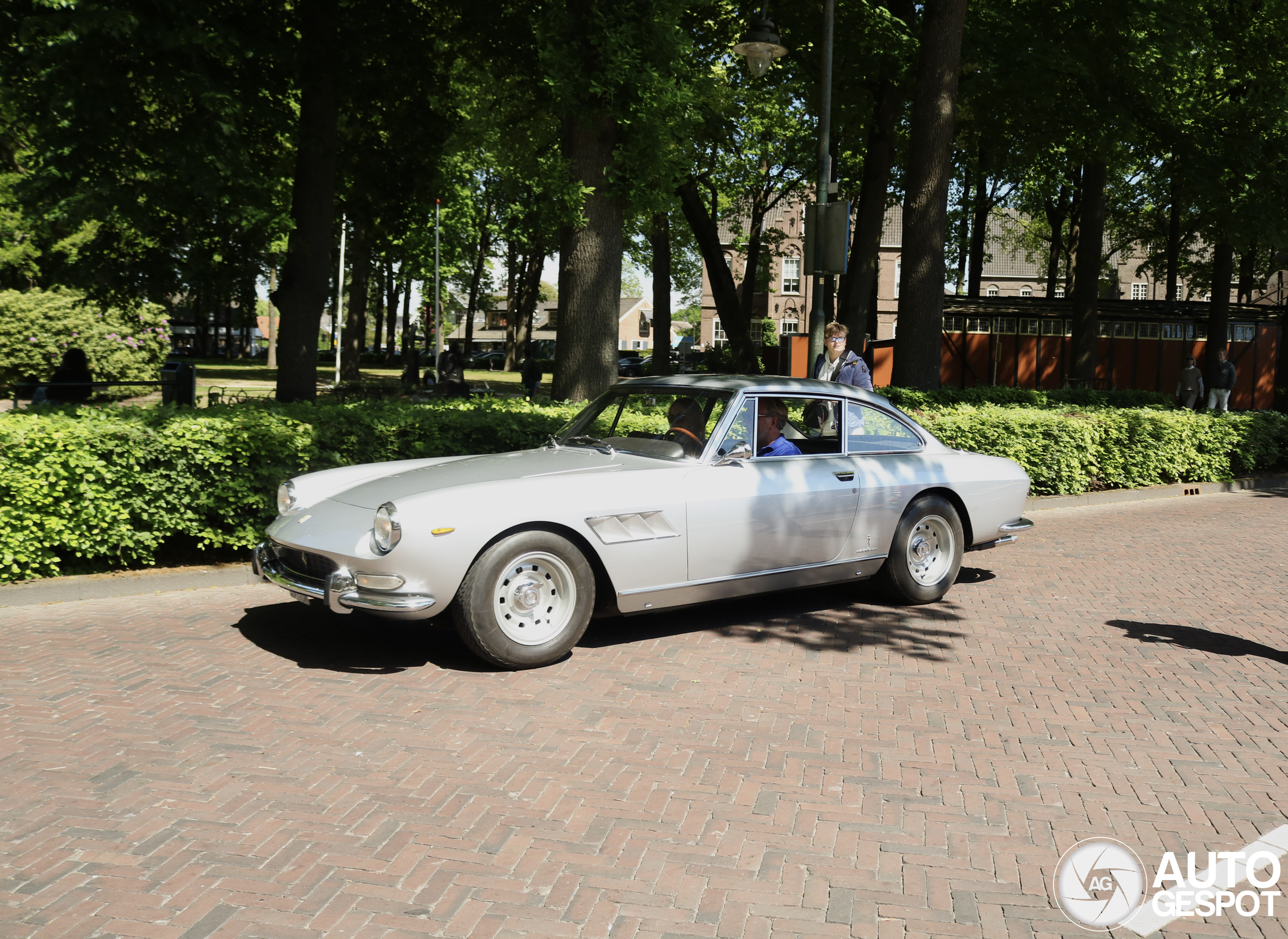 Ferrari 330 GT 2+2 Series II