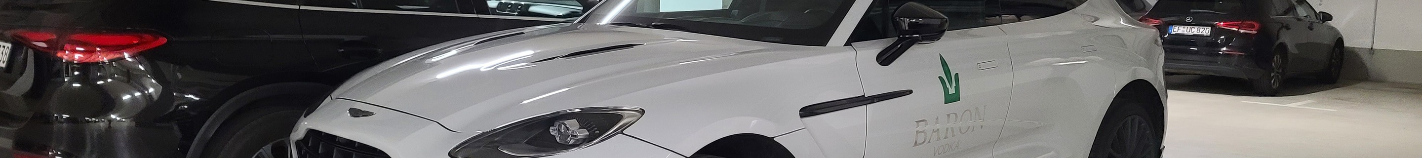 Aston Martin DBX707