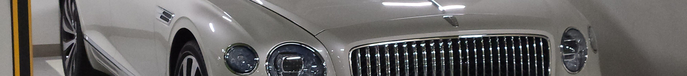 Bentley Flying Spur V8 Azure