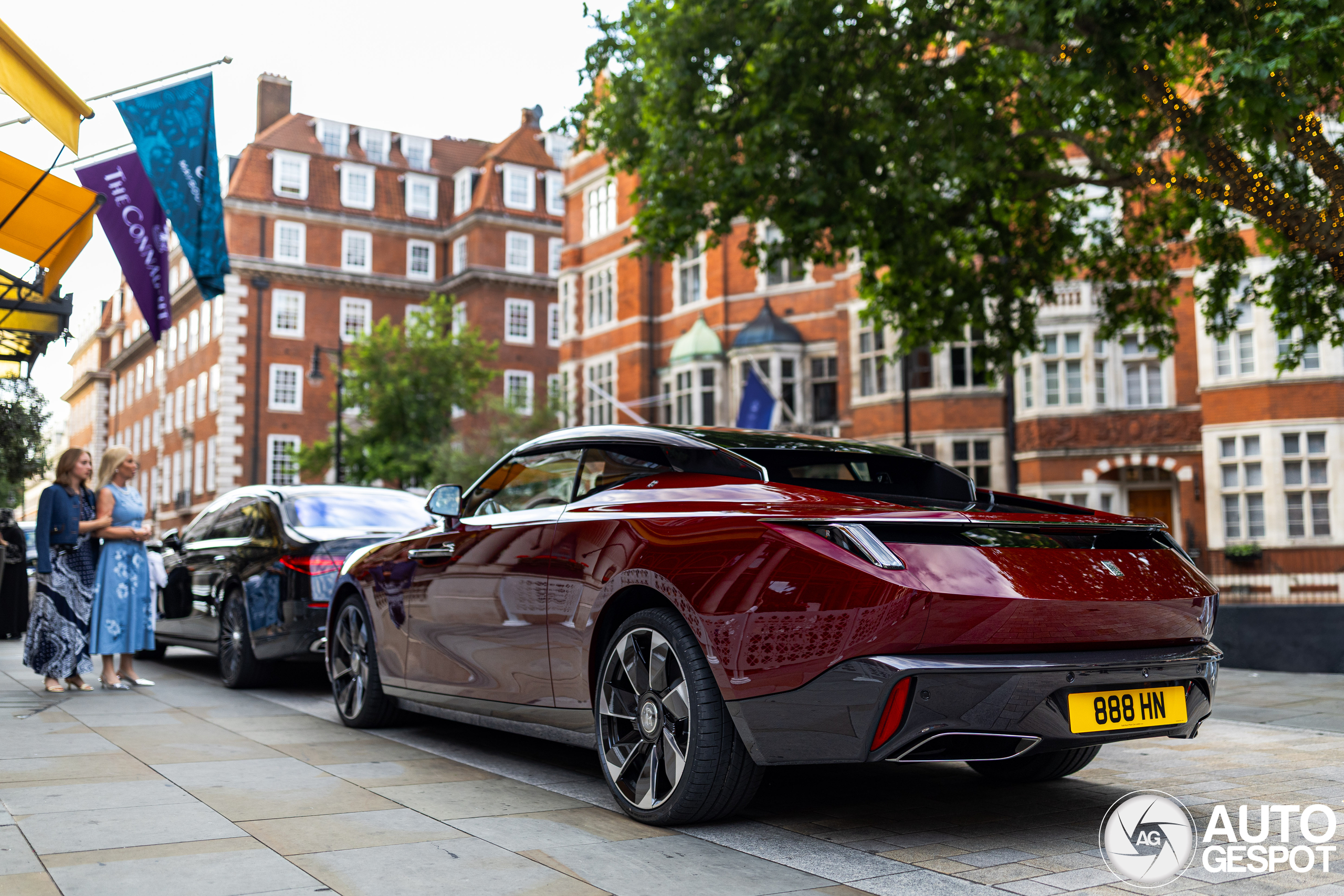 Duurste nieuwe auto ooit duikt op in Londen