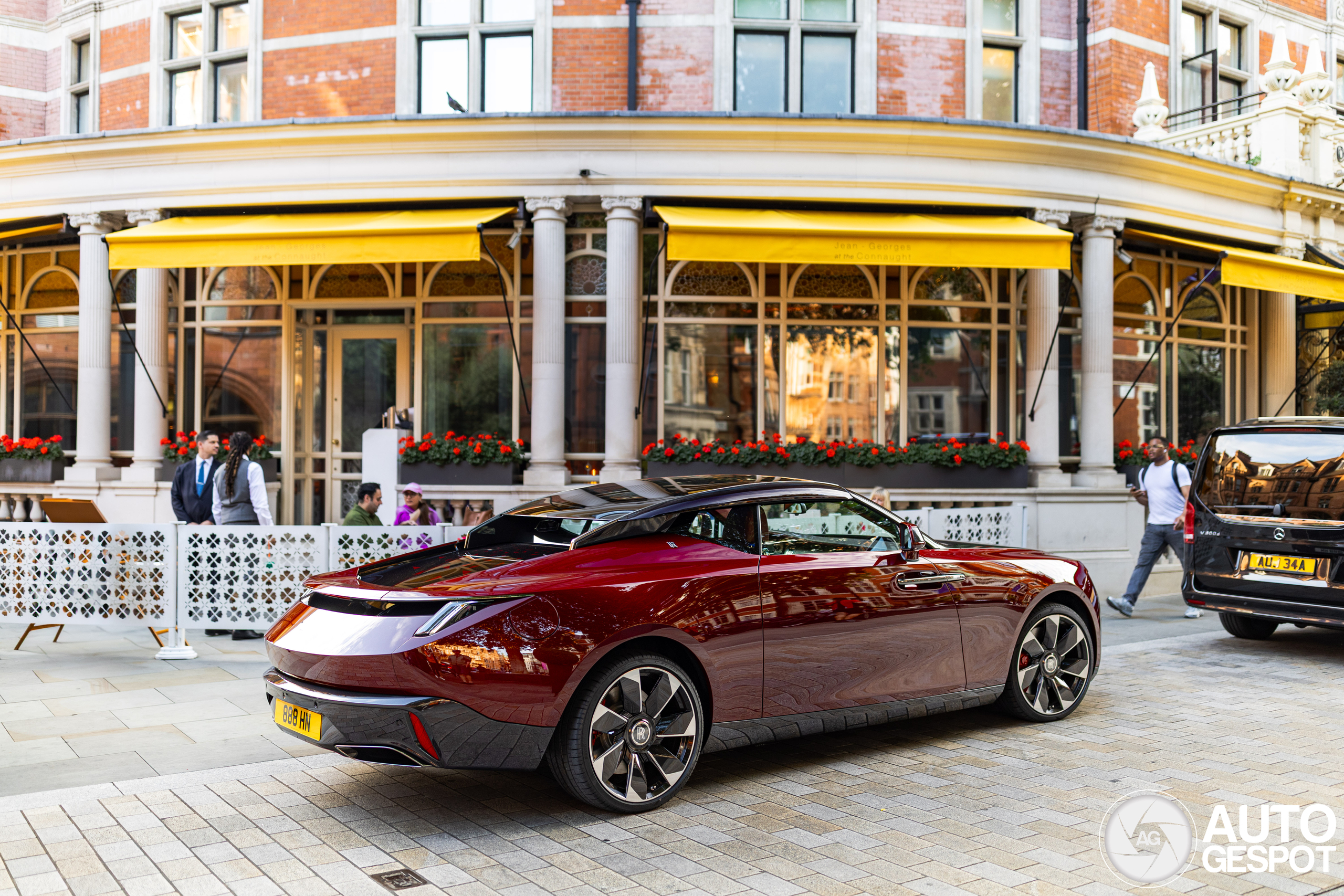 Game over in London: €30M Rolls-Royce La Rose Noire Droptail steals the crown