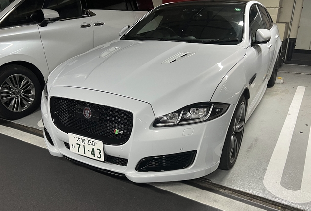 Jaguar XJR575