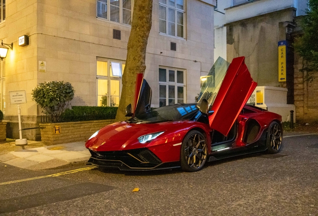 Lamborghini Aventador LP780-4 Ultimae Roadster