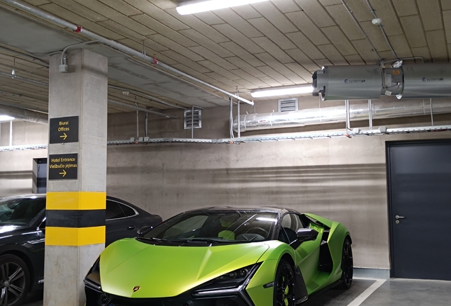Lamborghini Revuelto