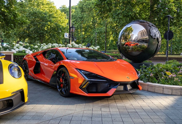Lamborghini Revuelto