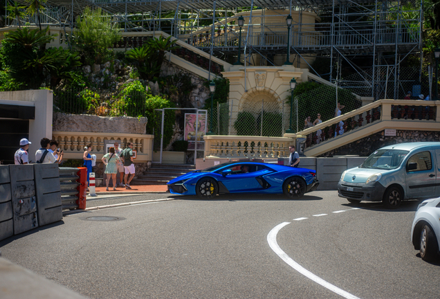 Lamborghini Revuelto