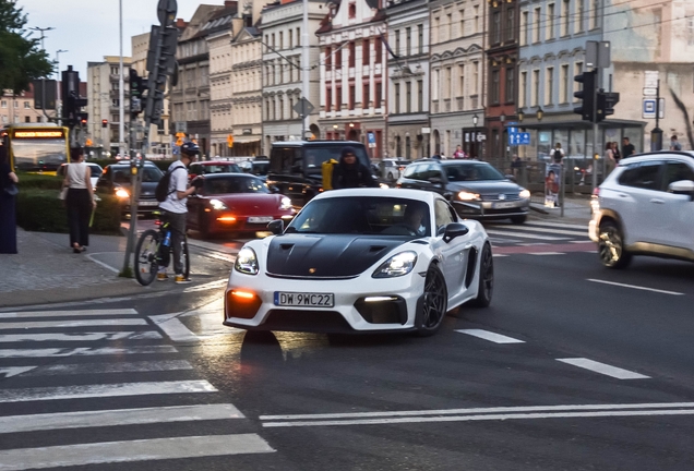 Porsche 718 Cayman GT4 RS Weissach Package