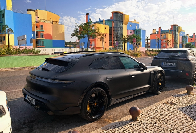 Porsche Taycan Turbo S Cross Turismo