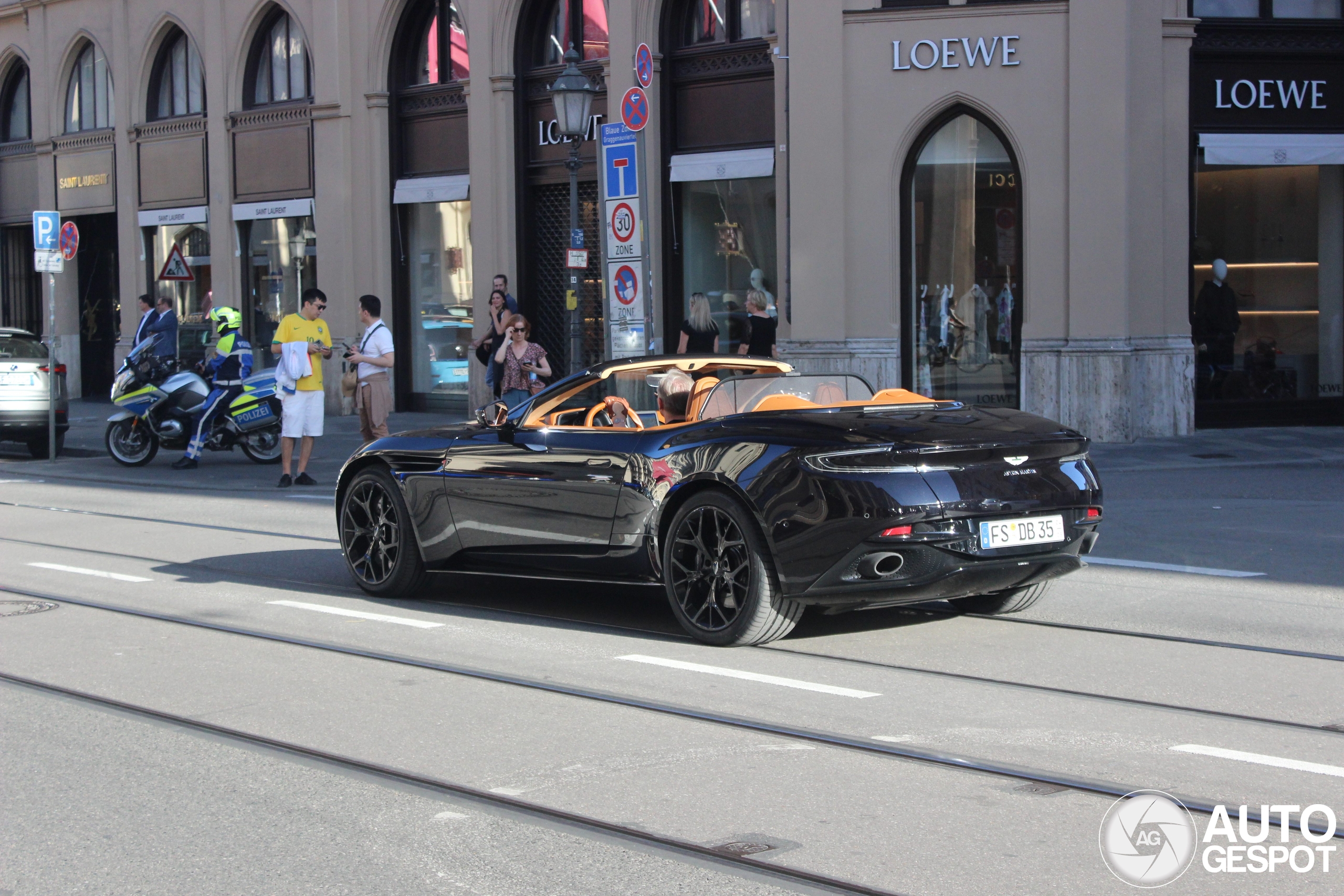 Aston Martin DB11 V8 Volante