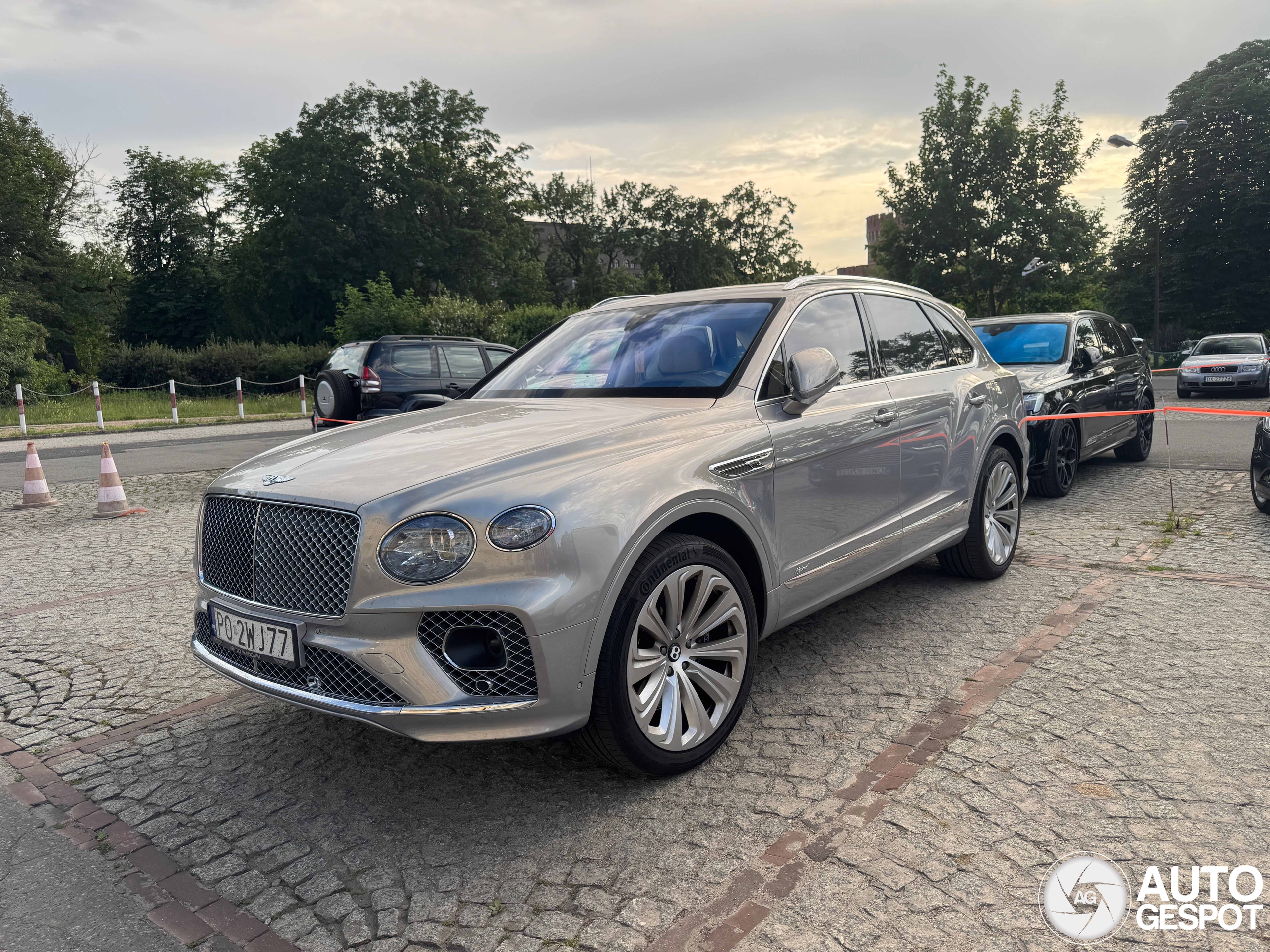 Bentley Bentayga Hybrid 2021