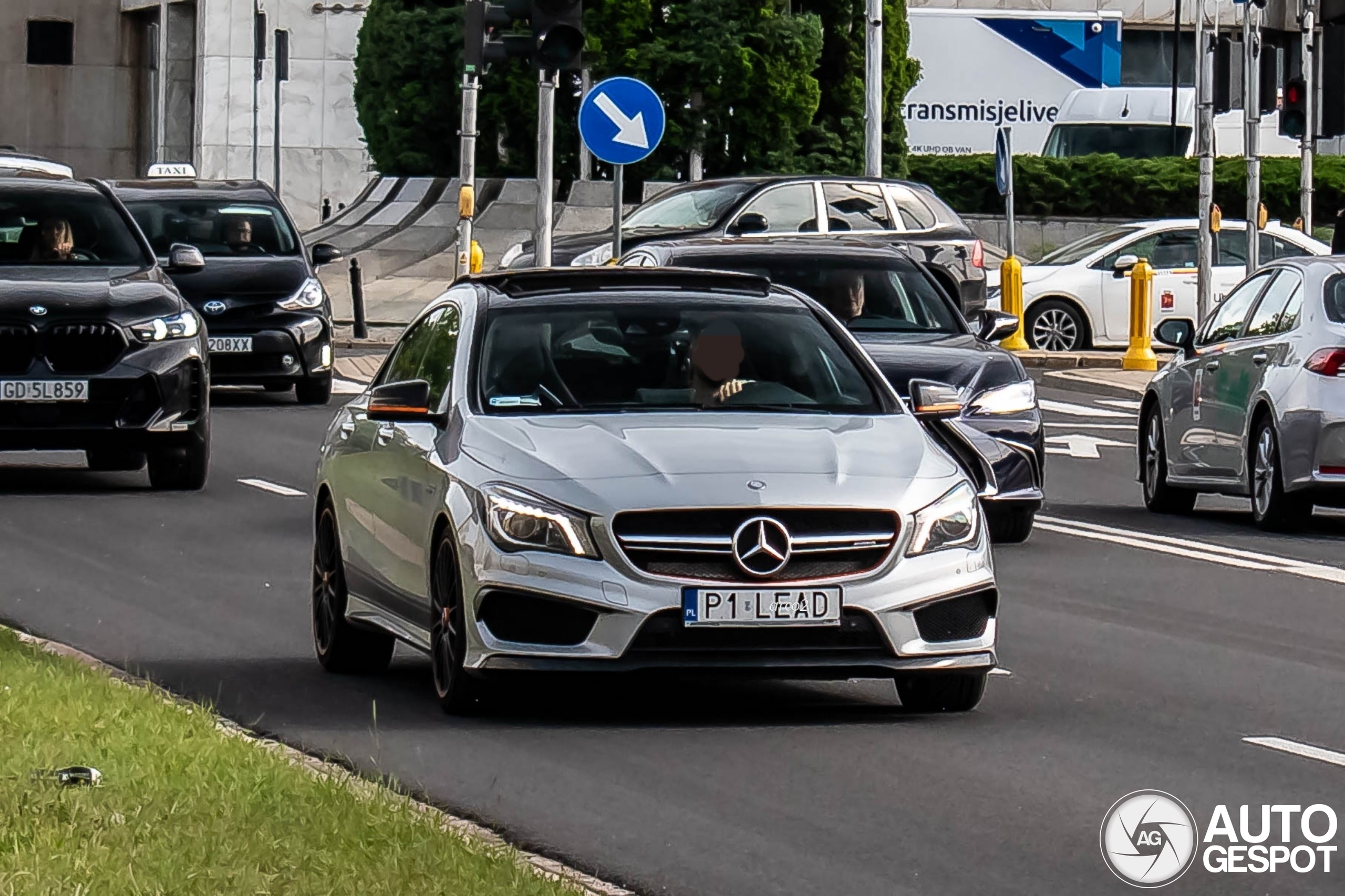 Mercedes-Benz CLA 45 AMG OrangeArt Edition C117