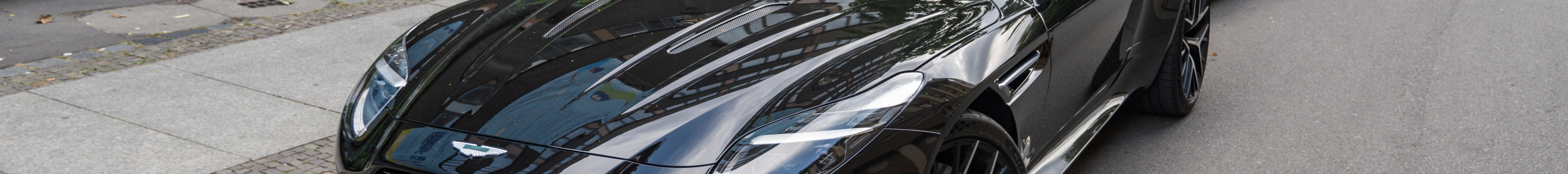 Aston Martin DB12
