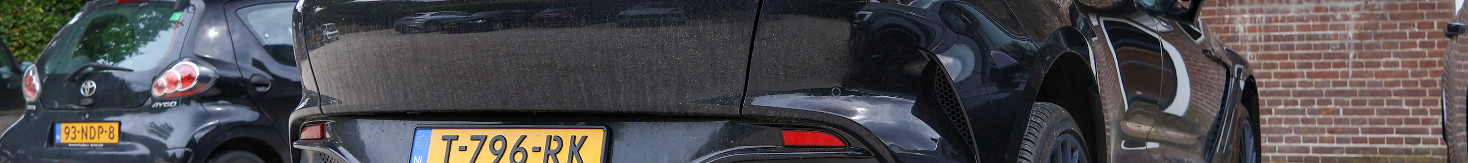 Aston Martin DBX707
