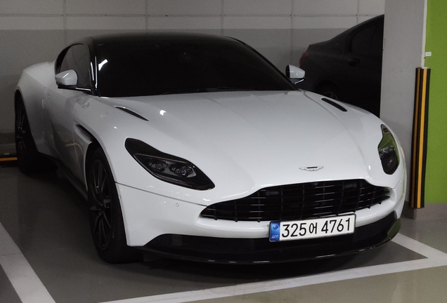 Aston Martin DB11 V8