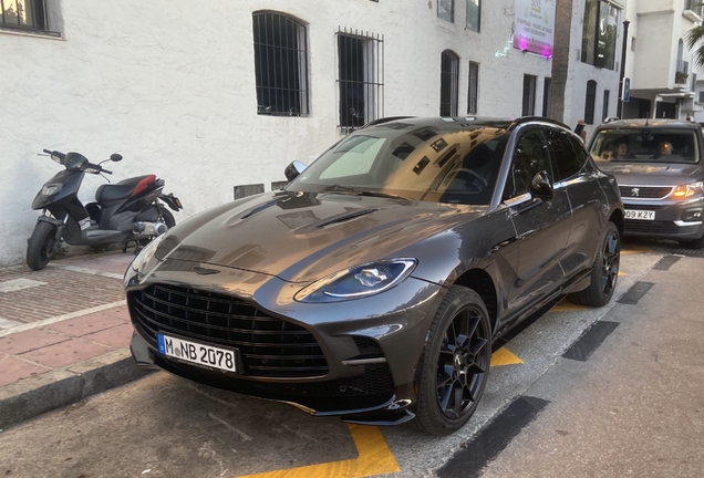 Aston Martin DBX707