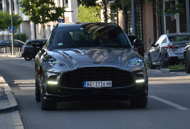 Aston Martin DBX707
