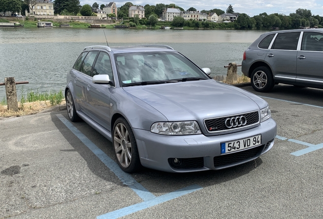 Audi RS4 Avant B5