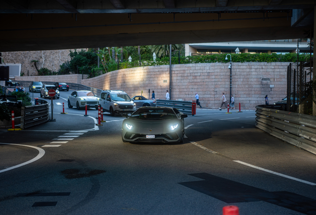 Lamborghini Aventador S LP740-4