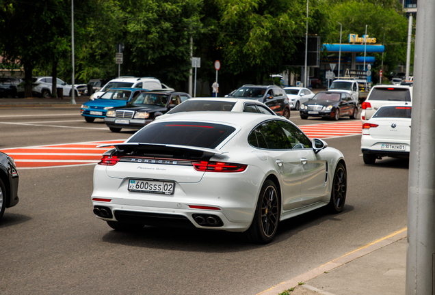 Porsche 971 Panamera Turbo