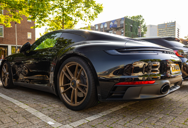 Porsche 992 Carrera 4 GTS