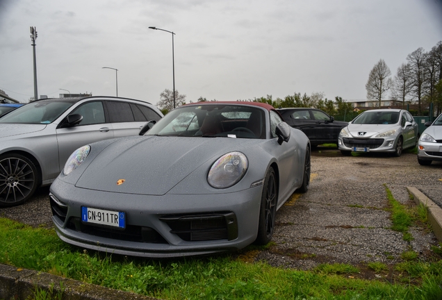 Porsche 992 Carrera 4 GTS Cabriolet