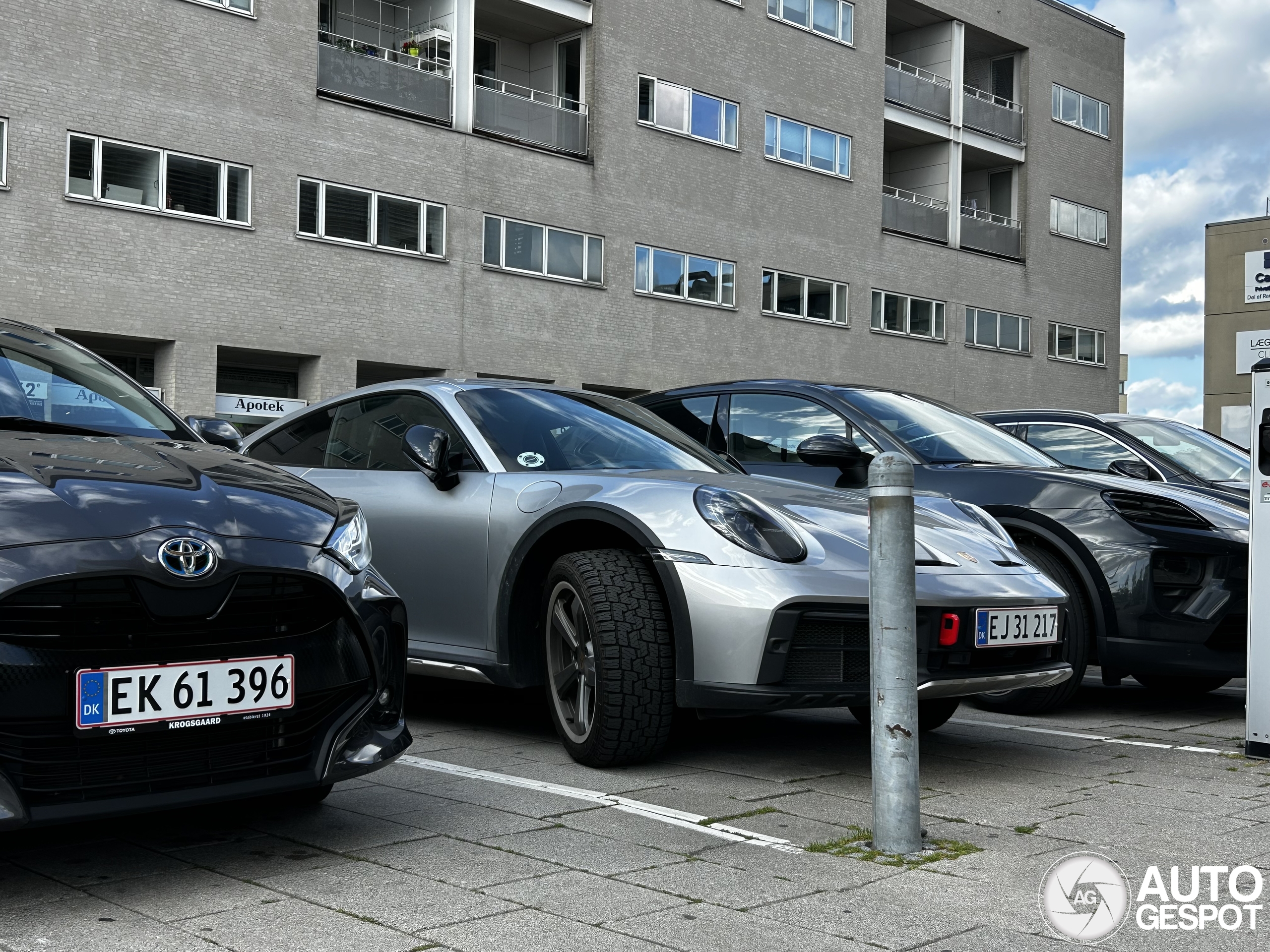 Porsche 992 Dakar