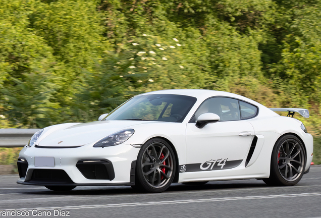 Porsche 718 Cayman GT4