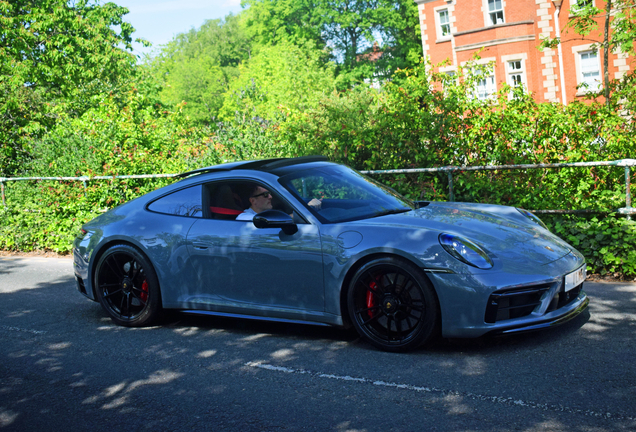 Porsche 992 Carrera 4 GTS