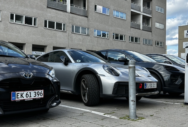 Porsche 992 Dakar