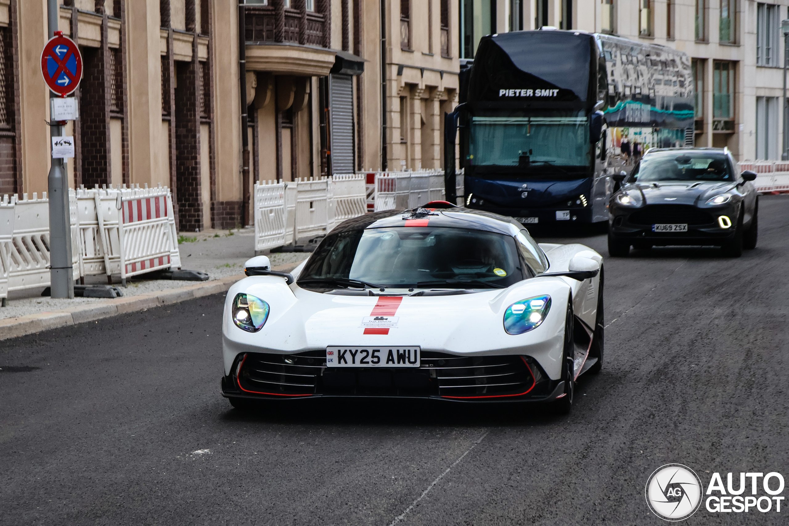 Aston Martin Valhalla