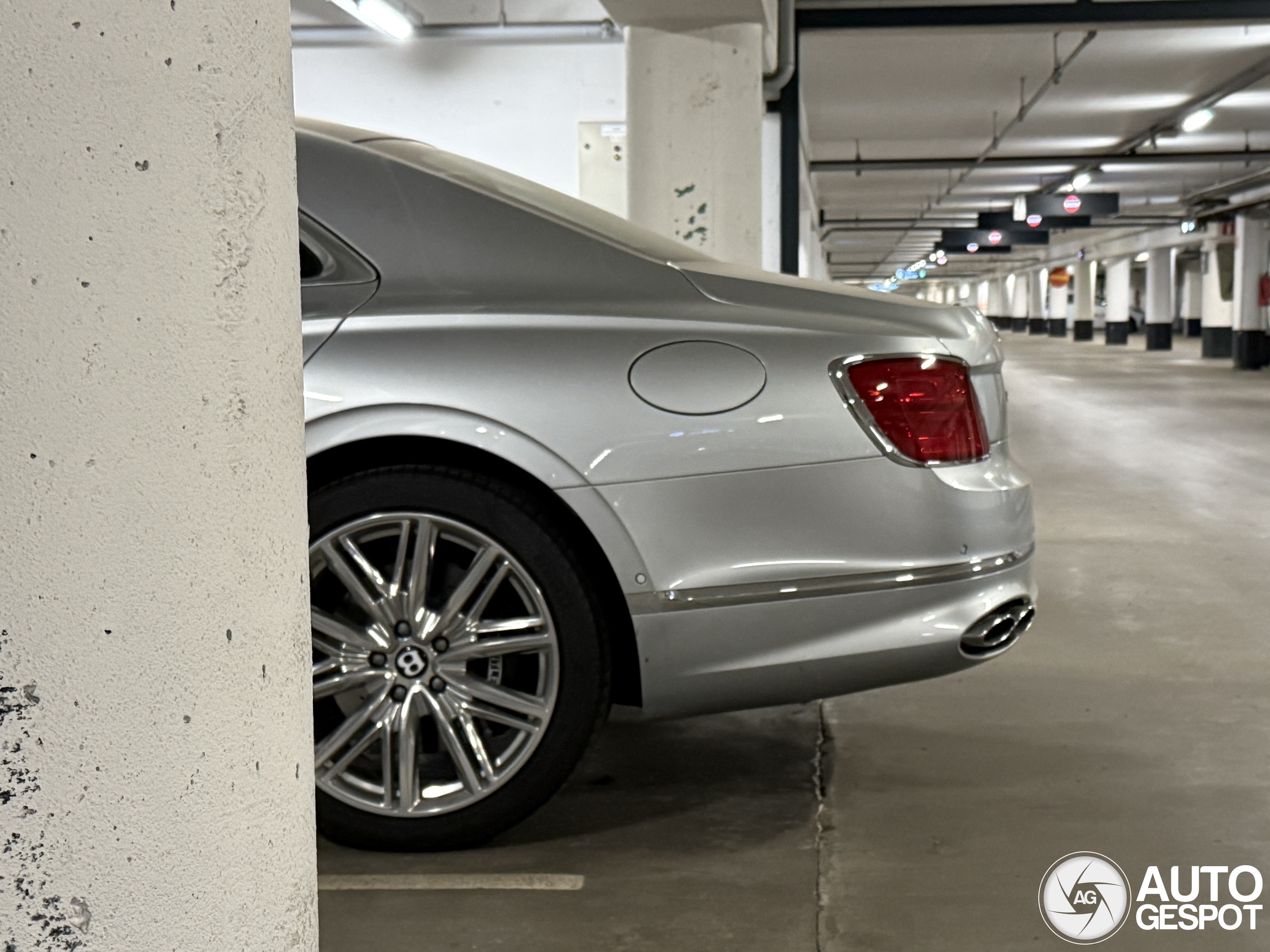 Bentley Flying Spur Hybrid