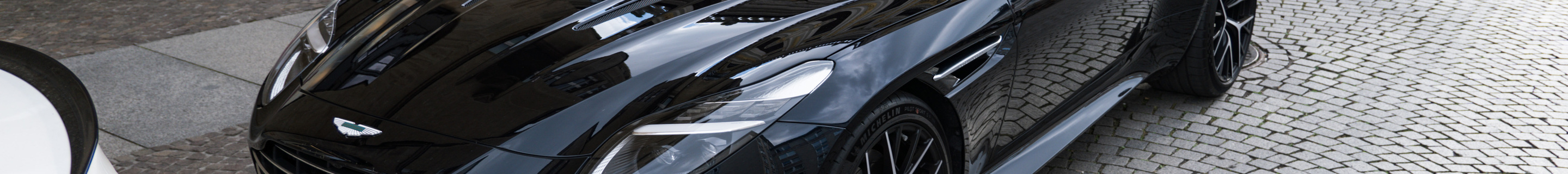 Aston Martin DB12 Volante