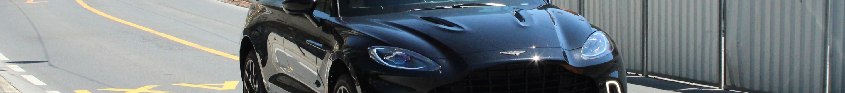 Aston Martin DBX