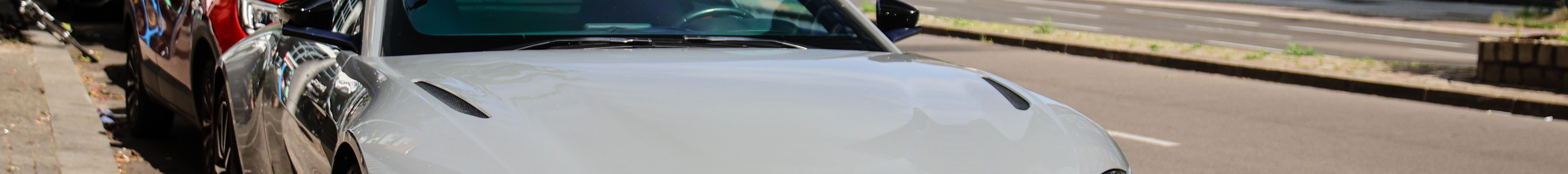 Aston Martin V8 Vantage 2018