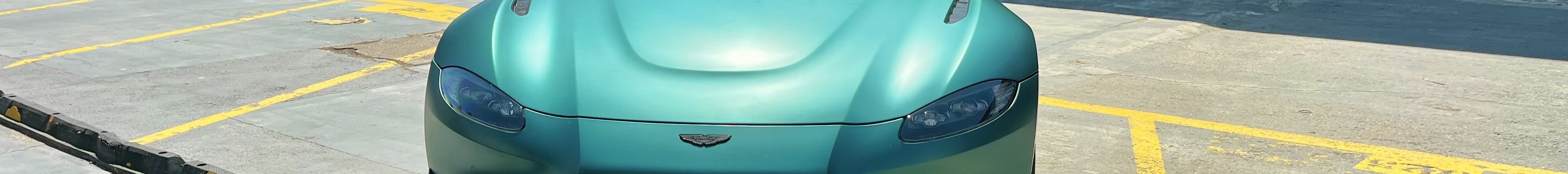 Aston Martin V8 Vantage Formula 1 Edition Roadster