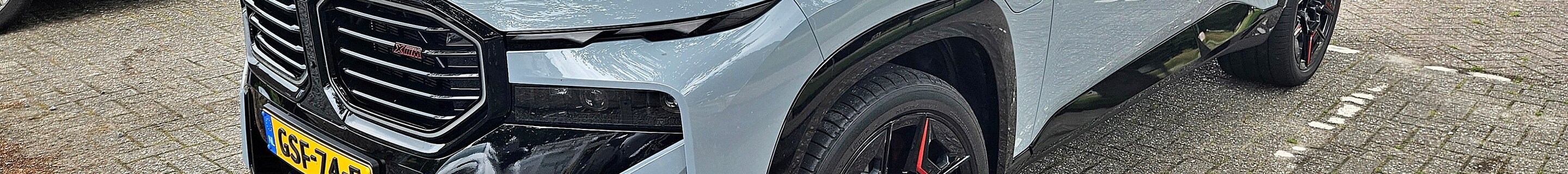 BMW XM G09 Label Red