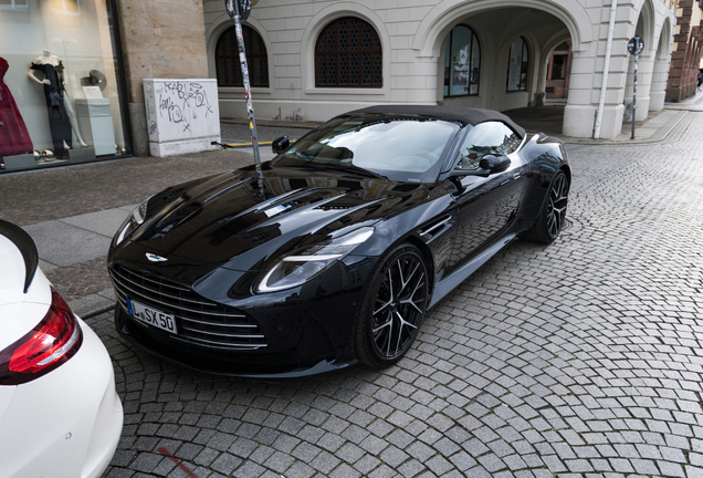 Aston Martin DB12 Volante