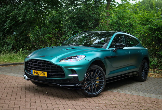 Aston Martin DBX707