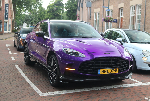 Aston Martin DBX707
