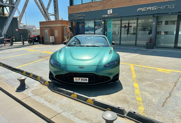 Aston Martin V8 Vantage Formula 1 Edition Roadster