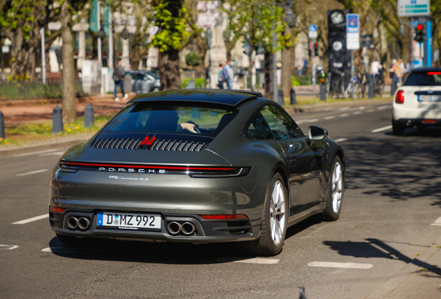 Porsche 992 Carrera 4S